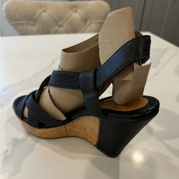 Black leather and cork sole sandals - Picture 4 of 7